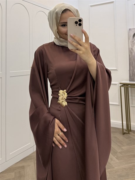 YARASA KOL GOLD TOKALI SATEN ELBİSE