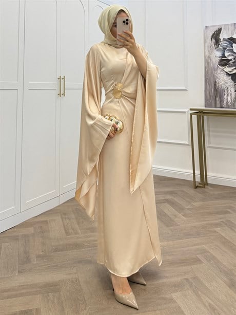 YARASA KOL GOLD TOKALI SATEN ELBİSE
