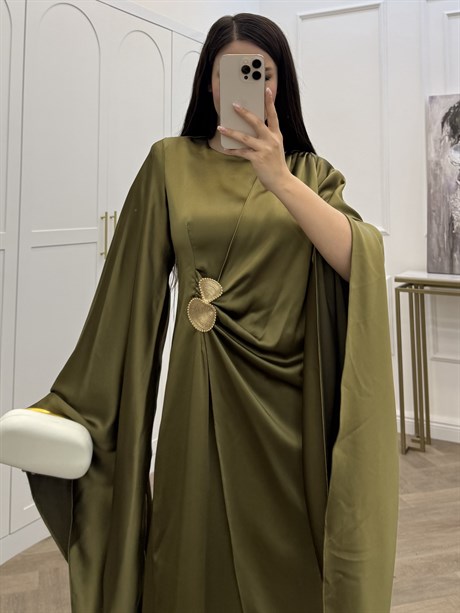 YARASA KOL GOLD TOKALI SATEN ELBİSE