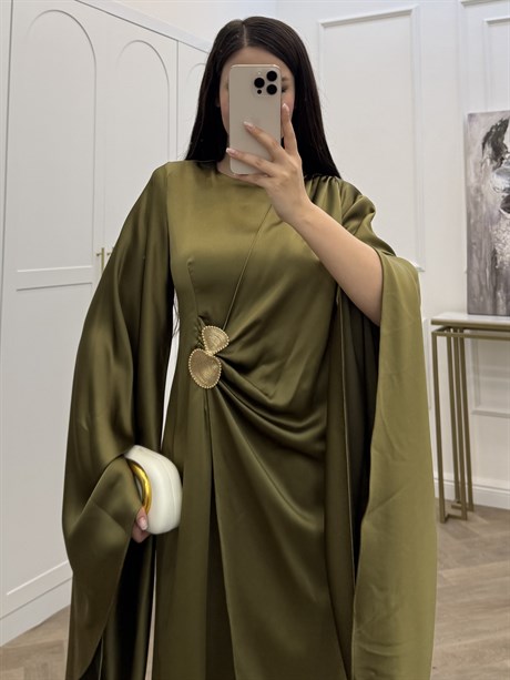 YARASA KOL GOLD TOKALI SATEN ELBİSE