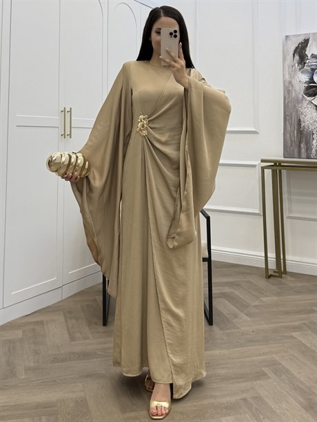 YARASA KOL GOLD TOKALI SATEN ELBİSE